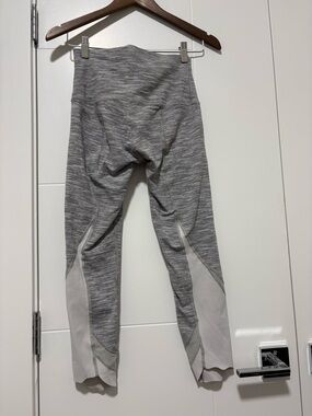 lululemon athletica Heathered Gray Scalloped Hem Leggings with Light Gray Panels